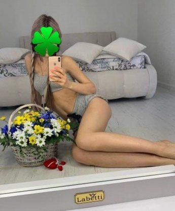 Сексуальная блондинка приглашает в гости щедрого джентльмена для яркого и страстного отдыха. Позвольте мне погрузить вас в мир наслаждения и сладких моментов. Доверьтесь моим нежным рукам! 4552, 23 года